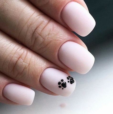 I'm Complicated, Paw Print Nails, Dog Nail Art, Paw Nails, Kutek Disney, Animal Nails, Makijaż Smokey Eye, Dog Nails, Pink Nail