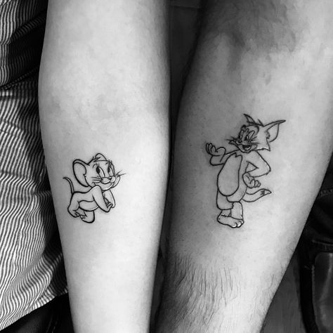 Tom And Jerry Couples Tattoos, Tom And Jerry Tattoo Ideas Matching, Tom E Jerry Tattoo, Tom Y Jerry Tattoo, Tattoos Adventure, Tom And Jerry Tattoo, Matching Disney Tattoos, Disney Couple Tattoos, Partner Tattoos