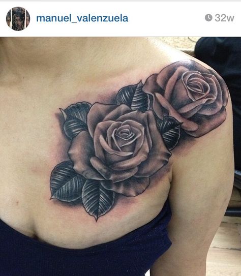 Another great idea I found on Instagram, roses Chest Tattoo Female Upper Cover Up, Chest Tattoo Female Upper, Rose Chest Tattoo, Tattoo Crane, Tattoo Font Styles, Borboleta Tattoo, Cute Foot Tattoos, Cover Up Tattoos For Women, Floral Back Tattoos