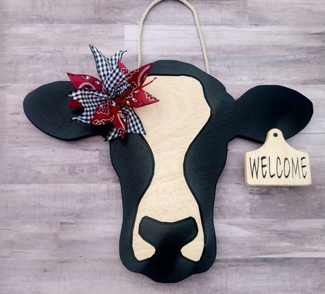 Cow Craft Ideas, Cow Door Hanger Wooden, Cow Head Door Hanger, Cow Stuff, Cow Craft, Cow Face, Wooden Door Signs, Cow Decor, Handmade Christmas Crafts