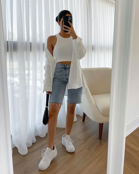 Long Shorts Outfits Women, Denim Bermuda Shorts Outfit, Cool Name, Mom Jean Shorts, Neat Casual Outfits, Jean Short Outfits, Denim Shorts Outfit, Mom Denim, Shorts Outfits Women