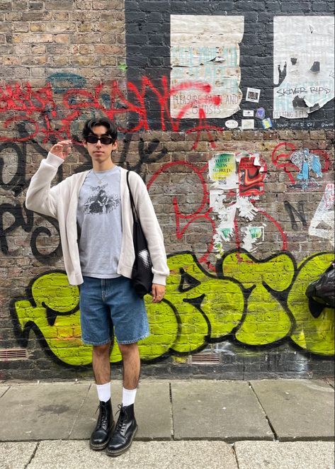 Highcut Converse, Jean Shorts Outfit, Shorts Ootd, London Mens Fashion, Jorts Outfit, Jean Short Outfits, Jeans Outfit Men, Notting Hill London, Mens Jean Shorts