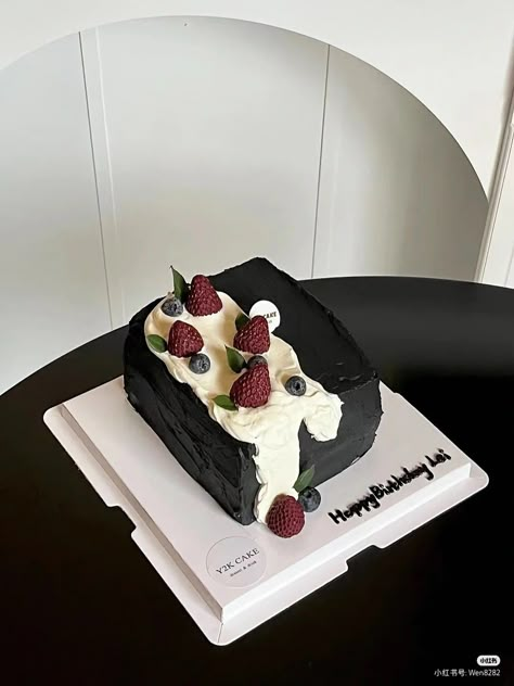 Birthday Cake Minimal Korea, Black Cake Aesthetic, Cake For Boyfriend, Aesthetic Cake, Funny Birthday Cakes, Mini Cakes Birthday, Cartoon Cake, Makanan Diet, Cute Cake