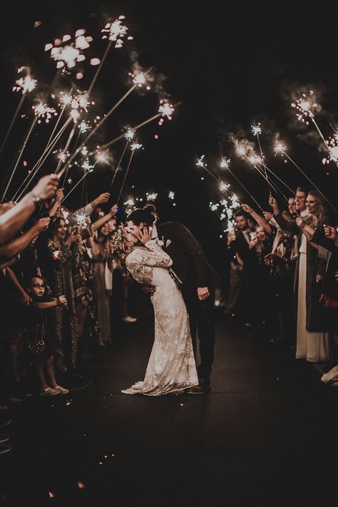 Sparkeler Sendoff Night Time Wedding Photos, Midnight Wedding, Night Wedding Photos, Wedding Send Off, Wedding Picture Poses, Wedding Sparklers, Foto Tips, Wedding Photos Poses, Wedding Photography Poses