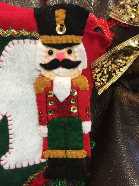 Felt Nutcracker, Ornament Craft Ideas, Diy Felt Christmas, Vintage Christmas Party, Nutcracker Christmas Tree, Fleece Crafts, Felt Santa, Diy Felt Christmas Ornaments, Handmade Felt Ornament