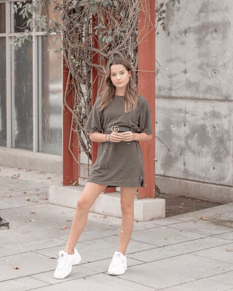 Annie Leblanc #facts #bio #youtubers Anne Leblanc, Gym Abs Workout, Annie Leblanc Outfits, Julianna Grace Leblanc, Julianna Leblanc, Annie Grace, Hayley Leblanc, Annie And Hayden, Annie Lablanc