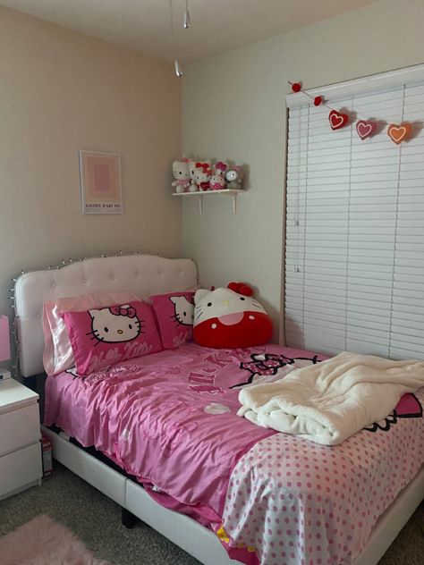 Hello Kitty Comforter Sets, Hello Kitty Bunk Bed, Room Inspiration Hello Kitty, Hello Kitty Comforter, Hello Kitty Set Up, Hello Kitty Bedsheets, Hello Kitty Bed Set, Hello Kitty Bedroom Aesthetic, Hello Kitty Bed Sheets