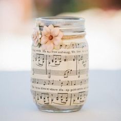 Music Centerpieces, Music Note Party, Diy Gifts For Christmas, Sheet Music Crafts, Chalk Paint Mason Jars, Diy Vintage Decor, Music Crafts, Mason Jar Crafts Diy, Mason Jar Centerpieces