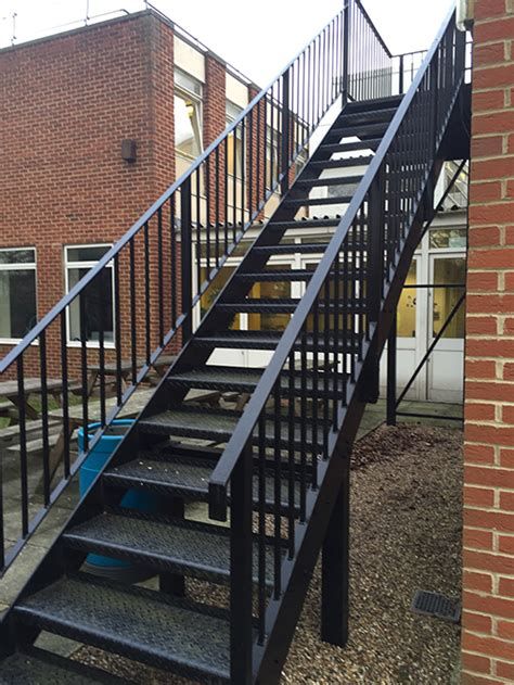 Best 5 Iron Stairs Structure #stairs #stairsdesign #design #ideas Industrial Rooftop, Stairs Industrial, Industrial Structure, Container Garage, Staircase Metal, Industrial Staircase, Metal Staircase, Iron Stairs, Outside Stairs