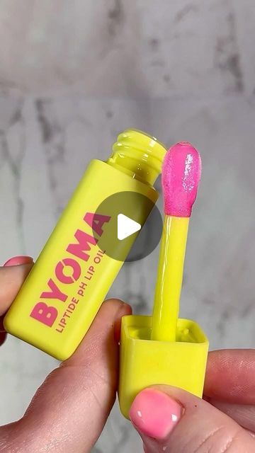 LAURA PEARSON on Instagram: "Loving the new @byoma Liptide Lip Oils. Such a nourishing, non-sticky formula. There’s clear, then my favourite - the pH tinted one that adapts colour to your skin pH level. On me it’s a barely there pink that just looks that bit more unique than the clear. It has a plumping peptide-rich Liptide Complex, and hydrating Avocado Oil & Tamanu Oil.  💙🩷  #byoma #lipoil #lipoils #lipswatch #lipswatches" Byoma Lip Oils, Idea Business, Wishlist Ideas, Lip Oils, Makeup List, Tamanu Oil, Ph Level, Ph Levels, Lip Swatches