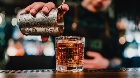 Country Bars, Smoked Whiskey, Smoked Cocktails, Cocktails At Home, Recipe For Teens, Cocktail Garnish, Winter Cocktails, Whiskey Drinks, Tasting Table