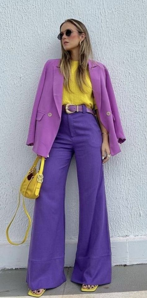 Neon Woman, Purple Pants Outfit, Colorful Outfit Ideas, Chic Outfits Edgy, Outfits Colorful, Capri Outfits, Colorful Outfit, Color Combos Outfit, Color Blocking Outfits