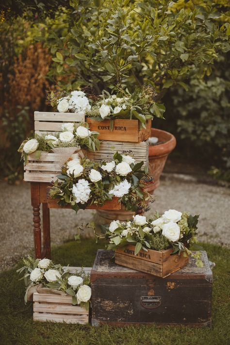 wedding decor - photo by Ed Peers Photography https://ruffledblog.com/italian-wedding-with-old-world-european-charm Rustic Italian Wedding, Old World European, Old World Wedding, Wedding Decor Photos, Wedding Adventure, Wedding Soup, Yosemite Wedding, Rustic Italian, Tuscan Wedding