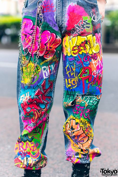 Lightning Jeans, Colorful Harajuku, Graffiti Jeans, Colorful Streetwear, Japanese Student, Painted Clothes Diy, Denim Art, Painted Denim Jacket, Dance Outfit