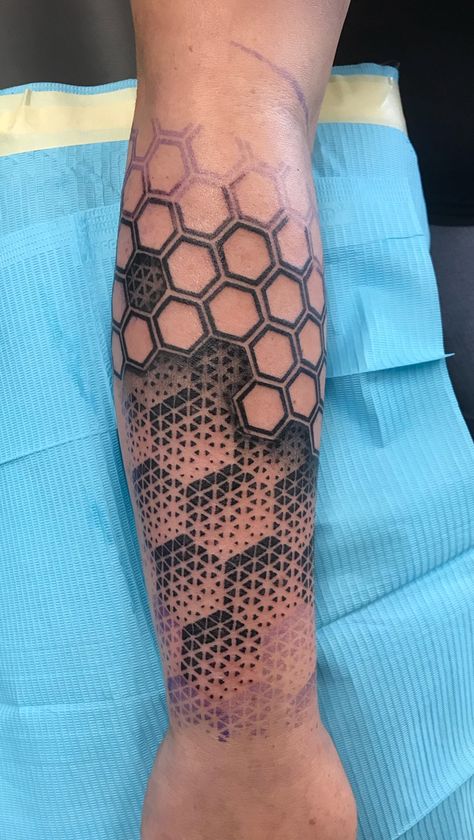 Geometric Tattoo Sleeve, Geometric Tattoo Ideas, Geometric Tattoo Hand, Geometric Tattoo Leg, Best Tattoo Ideas For Men, Geometric Tattoo Sleeve Designs, Hexagon Tattoo, Geometric Tattoo Pattern, Mangas Tattoo