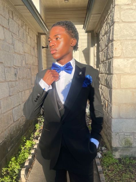 Royal Blue And Black Suit, Navy Blue Prom Suits, Royal Blue Prom Suits, Blue Prom Tuxedo, Prom Tuxedo Ideas, Royal Blue Tux, Guys Prom Outfit, Black Prom Suits