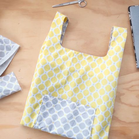 Reusable Shopping Bags Diy, Shopping Bags Diy, Grocery Bag Pattern, Fabric Art Diy, Shopping Bag Pattern, Bag Free Pattern, Folding Shopping Bags, Sewing Tutorials Bags, Foldable Shopping Bag