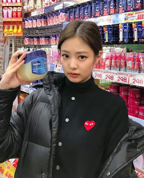 Comme Des Garcons Outfit, Healthy Skin Tips, Jennie Kim Blackpink, Jennie Kim, Perfect Skin, Blackpink Fashion, Casual Style Outfits, Blackpink Jennie, Vaseline