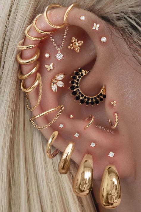 Uncommon Multiple Cartilage Ear Piercing Ideas – Pretty Earring Studs – www.Impuria.com Ear Curation Ideas Gold, Four Piercings Ears, Peircings Earring Ideas, Trendy Piercings, Ear Piercing Ideas Aesthetic, Trendy Ear Piercings, Pretty Earrings Studs, Piercing Curation, Ear Piercing Earrings