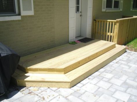 These wooden steps are the perfect way to to transition from the doorway to the stone patio. Repin if this looks like a welcoming backyard! | Washington DC Area | Johnson's Landscaping Service #landscaping Sliding Door Steps To Patio, Back Door Stairs To Patio, Back Door Steps, Landscaping Entrance, Entry Steps, Patio Stairs, Front Door Steps, Patio Steps, Deck Steps