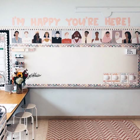 Photography Teacher Classroom, Elemtary Classroom, Classroom Collage Wall, Career Classroom Decor, Aesthetic Teacher Classroom, Classroom Ideas Middle School, Classroom Decor Aesthetic, School Aesthetic Classroom, Aesthetic Classroom Decor