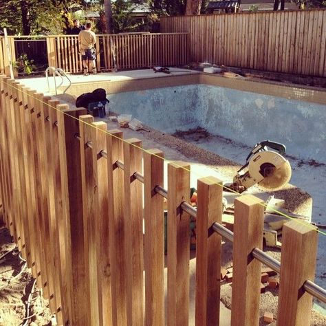 Pool Fence Ideas, Diy Pool Fence, Fence Around Pool, Landscape Timbers, Timber Battens, Timber Screens, Timber Fencing, Diy Swimming Pool, Backyard Pool Landscaping