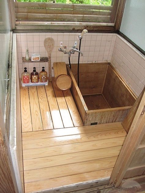 Bath House Outdoor, Japanese Bathrooms, Japanese Bath House, Japanese Bathroom, Wooden Bathtub, Japanese Home Design, Japanese Soaking Tubs, Japanese Bath, Japanese Style House