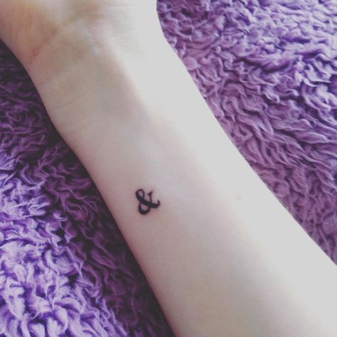 Tattoos For Women Writing, Tattoos For Writers, Writer Tattoo, Inspiring Tattoos, Tattoos Infinity, Creative Tattoo, Shape Tattoo, Small Girl Tattoos, Tattoos Skull