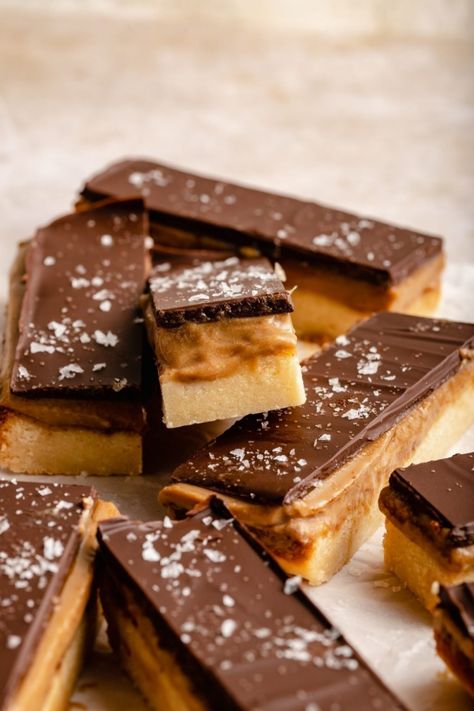 Homemade Twix Bars are so indulgent and made with feel-good ingredients. They're gluten free, vegan, and the perfect homemade candy bar! Gluten Free Twix Bars, Vegan Twix Bars, Skor Bars, Homemade Twix Bars, Homemade Candy Bars, Twix Bars, Gluten Free Bars, Twix Bar, Homemade Candy