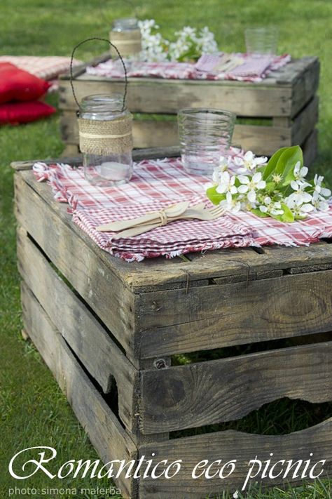 Oh gosh! Perfect for the handfasting. Pack the picnic in a wooden crate and it can be turned uoside down for table! Cube Styling, Royal Picnic, Wine Picnic, Picnic Inspiration, Picnic Style, Picnic Baskets, Garden Picnic, Picnic Ideas, Party Deco