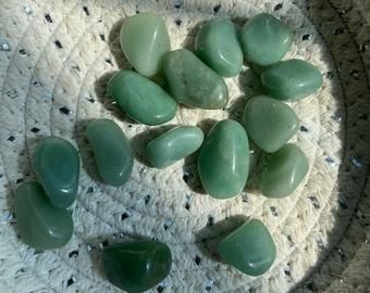 Love Light and Positive Energy by LegitArte on Etsy Green Heart Chakra, Emotional Recovery, Crystal Room, Celestite Crystal, Crystal Vibes, Green Aventurine Crystal, S Aesthetic, Crystal Aesthetic, Aventurine Crystal