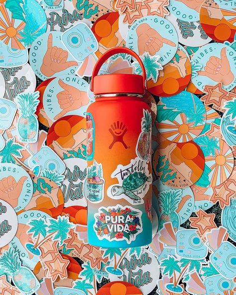 Flask Stickers Ideas, Hydro Flask Stickers Ideas, Hydro Flask Colors, Flask Art, Hydro Flask Stickers, Hydro Flask Bottle, Water Bottle Art, Hydro Flask Water Bottle, Trendy Water Bottles