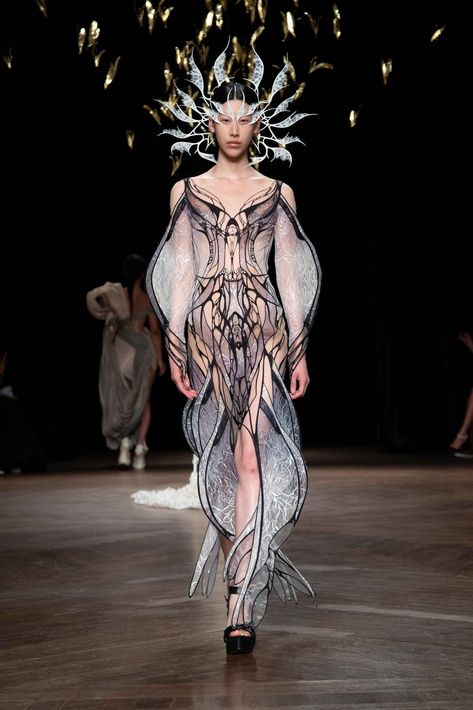 Collection | Meta Morphism | Collections | Iris van Herpen Iris Van Herpen Dresses, Haute Couture Iris Van Herpen, Iris Van Herpen Meta Morphism, Iris Van Herpen Water Dress, Iris Van Herpen Wedding Dress, Iris Van Herpen Sketchbook, Runway Behind The Scenes, Iris Van Herpen Couture, Iris Van Herpen