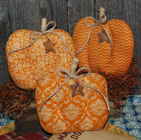 Primitive Fall Crafts, Pillow Tucks, Fall Sewing Projects, Fall Candy, Halloween And Fall, Halloween Wood Crafts, Fall Sewing, Witch Hats, Fall Deco