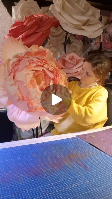 Giant Flower Decor UK on Instagram: "I know you like 'how it was made' videos so here one! Well not totally all process of making crepe paper peony but about 2h in 30seconds, not to mention preparing flower center, stem and little things like that but what still takes time... This peony can't be cheap, it looks so majestic and it will delight room long time so it's absolutely worth it! 😍" Diy Large Flowers Tissue Paper, Giant Peony Paper Flower Diy, Giant Flower Backdrop Diy, Crepe Paper Peony Tutorial, Giant Crepe Paper Flowers Diy Tutorials, Giant Crepe Flowers, Large Crepe Paper Flowers Diy, Giant Crepe Paper Flowers Diy, Paper Peony Diy