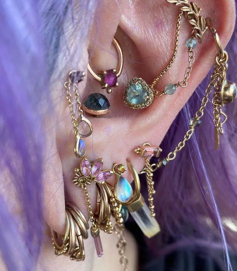 I crammed a ridiculous lobe piercing into my angel Sydney's ear a few weeks ago ✨️ Marquise fan with barbie pink sapphires 🩷 #piercing… | Instagram Pretty Plugs, Unique Ear Piercings, Cool Ear Piercings, Cool Piercings, Ear Style, Piercings Unique, Lobe Piercing, My Angel, Gold Jewelry Earrings