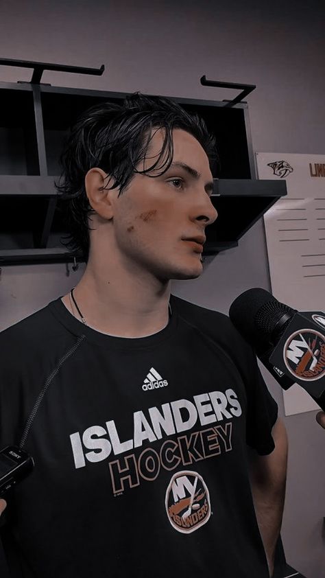 John Logan, Islanders Hockey, Mat Barzal, Campus Aesthetic, Hockey Pictures, Hockey Girl, Ideal Boyfriend, The Mistake, Skater Boy