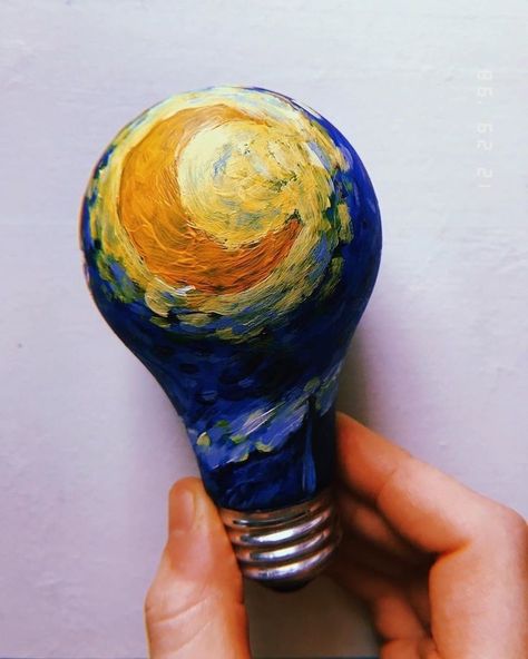 Diy Light Bulb Crafts, Diy Light Bulb, Light Bulb Art, Light Bulb Crafts, Painted Light Bulbs, Starry Night Art, Antler Art, Artistic Aesthetic, Arte Van Gogh