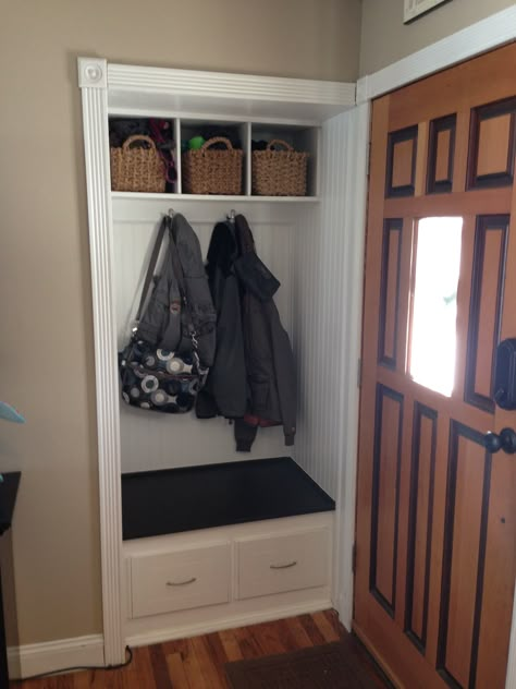 Small front hall closet turned in to mini mud room! Small Coat Closet Ideas, Coat Closet Makeover, Coat Closet Ideas, Small Coat Closet, Hallway Closets, Mudroom Hallway, Front Hall Closet, Front Closet, Mudroom Closet