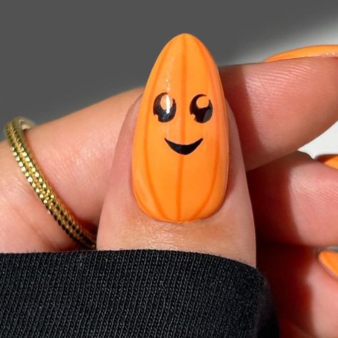 the nailologist🍒🌸🦋🌈✨ on Instagram: "cutesy halloween pumpkin carving nails 🎃🧡🕷️ #nailinspo #nails #nailart #halloweennails #autumnnails #nailtutorial #fallnails" Fall Nail Designs Pumpkin, Halloween Nail Ideas Simple, Cute Pumpkin Nails, Halloween Pumpkin Nails, Cutesy Halloween, Gell Nails, Halloween Pumpkin Carving, Spooky Nails, Halloween Nails Easy