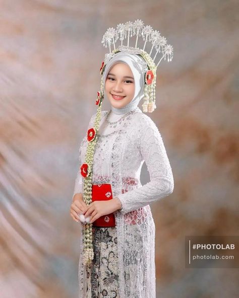 Wedding Dress Hijab Adat Jawa, Pernikahan Adat Jawa Hijab, Wedding Dress Jawa, Javanese Wedding Hijab, Wedding Jawa Hijab, Pengantin Jawa Hijab, Nikah Adat Jawa, Kebaya Outfit, Wedding Dress Hijab