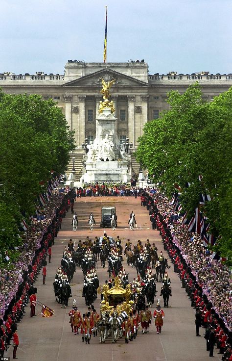 Coronation Charles Iii, Johnny Thompson, Camila Parker, Kings Coronation, King Charles Coronation, Coronation Robes, Coronation Of King Charles, Queen's Coronation, Charles Coronation