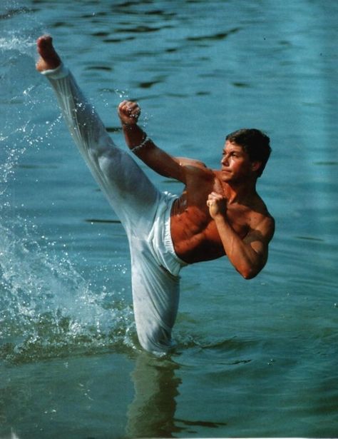 Jean Claude Van Damme Bloodsport, Jcvd Wallpaper, Van Damme Jean Claude, Claude Van Damme, Jean Claude Van Damme, Pencak Silat, Van Damme, Martial Artists, Great Body