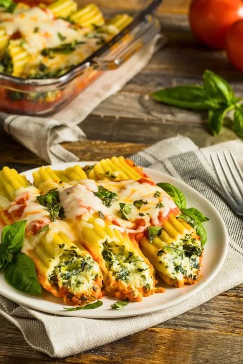 Stuffed Manicotti With Meat, Chicken Manicotti Recipe, Spinach Manicotti Recipe, Manicotti With Meat, Chicken Manicotti, Italian Christmas Eve, Pasta Shells Stuffed, Spinach Manicotti, Authentic Italian Dishes