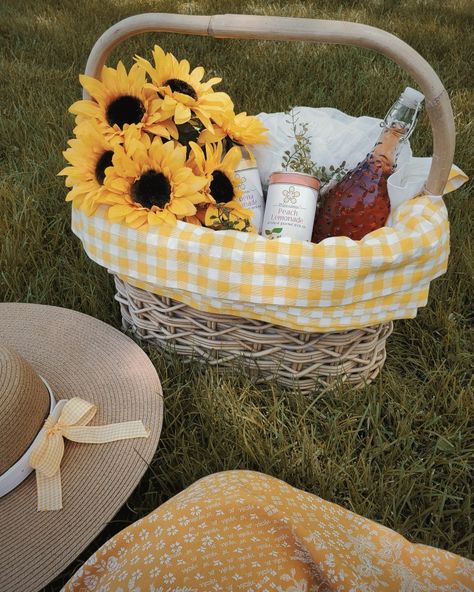 Yellow aesthetic picnic by @/addiemjones on Instagram Sunflower Picnic Theme, Yellow Theme Picnic, Aesthetic Picnic Basket, Yellow Picnic Aesthetic, Picnic Basket Aesthetic, Sunflower Picnic, White Picnic Basket, Basket Aesthetic, Twentieth Birthday