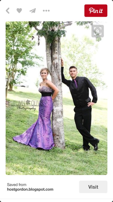 Prom Pictures Poses, Prom Group Poses, Prom Photo Poses, Prom Pictures Group, Prom Photography Poses, Couple Prom, Homecoming Poses, Poses Outdoor, Prom Pictures Couples