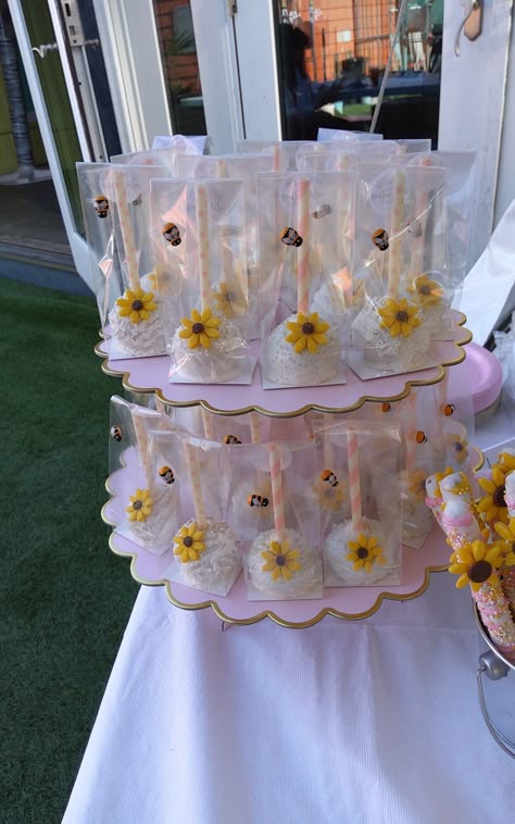 Sunflower Food Ideas, Sunflower Treats, Sunflower Desserts Treats, Sunflower Dessert Table Ideas, Sunflower Cake Pops, Sunflower Themed Treats, Sweet 16 Party Ideas Sunflowers, Sunflower Cake Pop Ideas, Sunflower And Bee Dessert Table