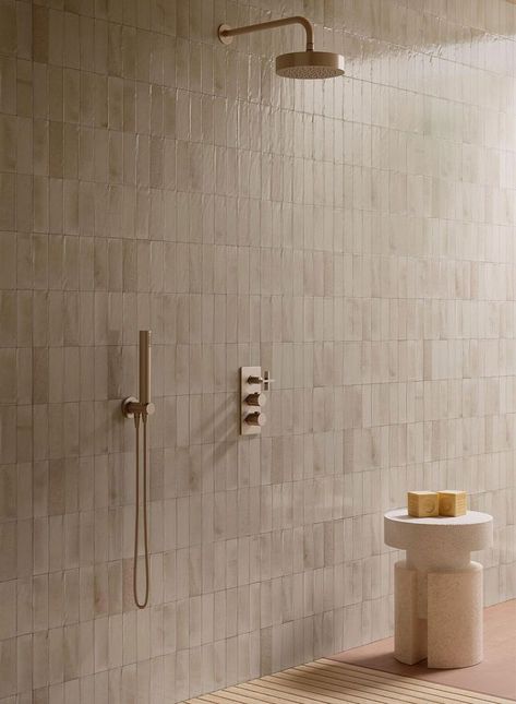 Beach house vibes with shimmery Gleeze tiles from Ragno, available at RICE. Beige Bathroom, Beige Tile, Zellige Tile, Primary Bathroom, Bathroom Inspiration Decor, Bad Design, Tub Shower, Porcelain Flooring, Bathroom Renos