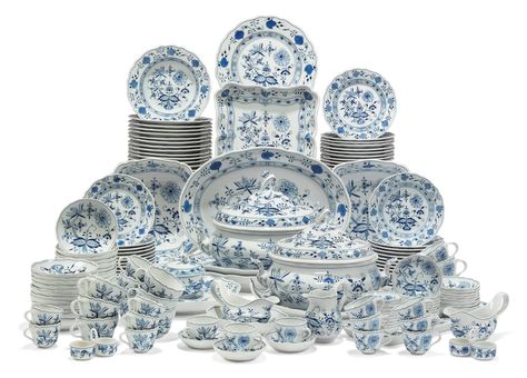 Farmhouse Style Dining Room, Brideshead Revisited, Crossed Swords, Meissen Porcelain, Table Service, Blue Onion, Porcelain Blue, Swords, 20th Century