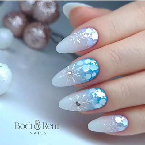 Frozen Nail Designs, Olaf Nails, Cat Nail Designs, Frozen Nails, Nail Art Noel, Tape Nail Art, December Nails, Soft Nails, Kawaii Nails